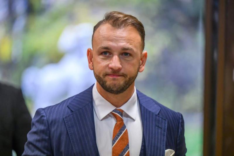 A belügyminiszter nyilatkozata szerint a védelmi költségvetés körüli viták gátolják a konszolidációs tárgyalások előrehaladását.