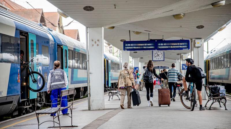 Vasárnap reggel vármegyénkben tűzeset történt, ami jelentős késedelmeket okoz a vonatközlekedésben.