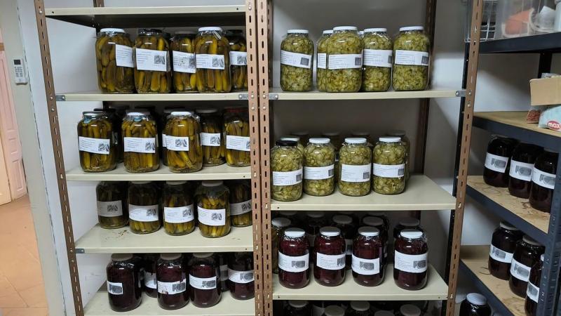 Újabb tízmillió forint érkezik az önkormányzati épület megújítására, amely során mind a külső, mind a belső területek modernizálására sor kerül. Az ingatlan korszerűsítése révén javul a funkcionális kihasználtság és az esztétikai megjelenés is.