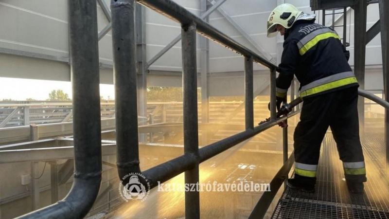 Porrobbanás történt egy Szabolcs vármegyei csarnoképületben, ahol kilenc személy tartózkodott a baleset idején.