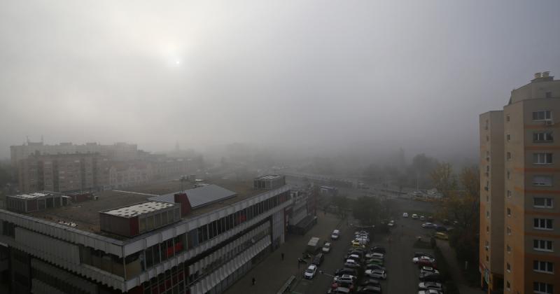 Magyarország egyik oldalán a tavasz üde színeivel és kellemes melegével köszöntött be, míg a másikon a tél fagyos lehelete és hófehér tája uralkodott.