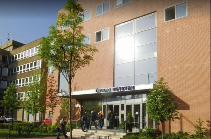 Az Óbudai Egyetem meglehetősen csekély hozammal jutott hozzá az állami 136 milliárd forinthoz, miközben Jászai Gellért valószínűleg jelentős előnyökre tett szert ebből a helyzetből.