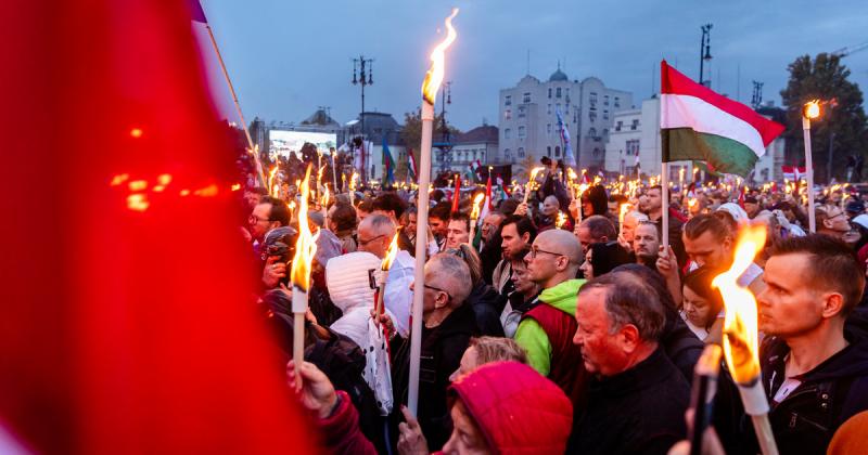 A Tisza-Mi Hazánk-konfliktus nem csupán személyes nézeteltérésekről szól, hanem politikai dimenziót is öltött, amely komoly következményekkel járhat. Az eddigi sértések és ellentétek mögött mélyebb társadalmi és politikai feszültségek húzódnak meg, amelye